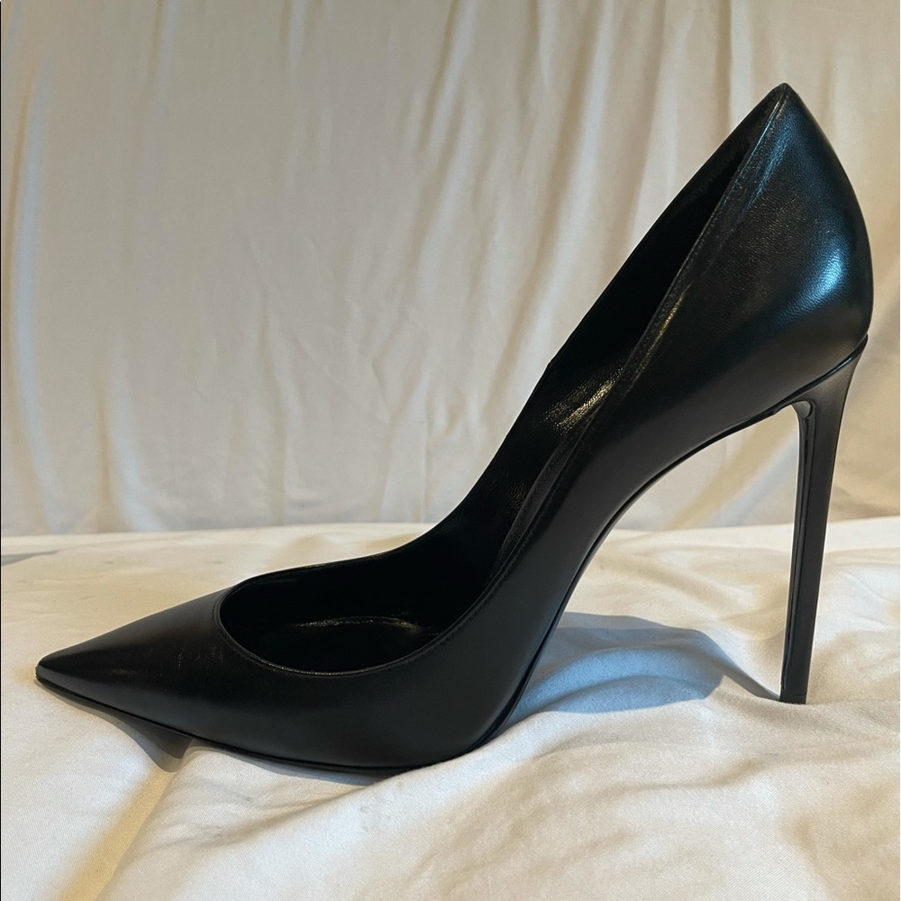SAINT LAURENT Black Leather Pumps